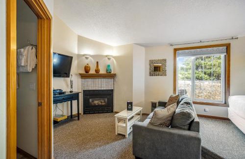 Downtown Cannon Beach Hotel | Beaches Inn | Herons Nest Loft