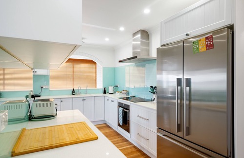 Peppermint Grove Beach House | Beachfront Villa by Peppy Beach Retreats® (8 Adults)