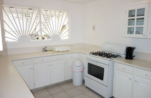 Silver Sands House | Beachfront 2 bedroom house right one the white sand beach of Silver Sands
