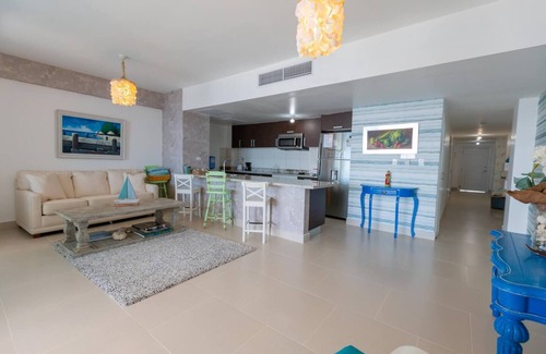 Juan Dolio - El Pueblo Apartment | Beachfront| 3BR| King Bed| Full Kitchen| 170m²
