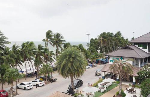Ban Bang Saen Apartment | Beachfront 70 sqm Premier Sea View and Pool View Family Room FREE DISNEY PLUS