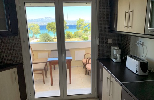 Kato Almiri Apartment | Beachfront Almiri flat