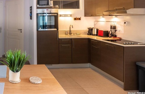 Kerroch Apartment | Beachfront apartment (100m) with small garden