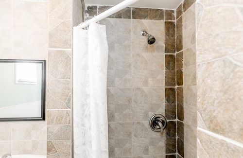 Wasaga Beach Hotel | Beachfront at Beach1 Motel