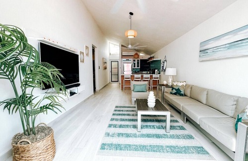 Palmas Villa | Beachfront Bliss for 6 – Soak in the Ocean Vibes