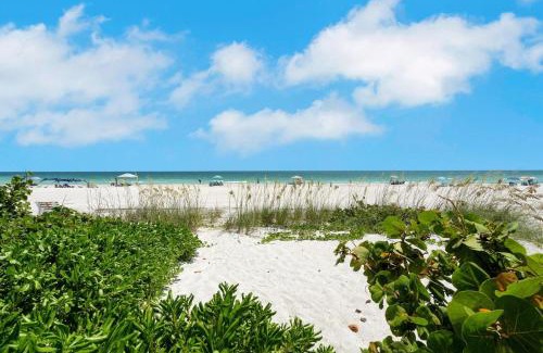 Holmes Beach House | Beachfront Bungalow
