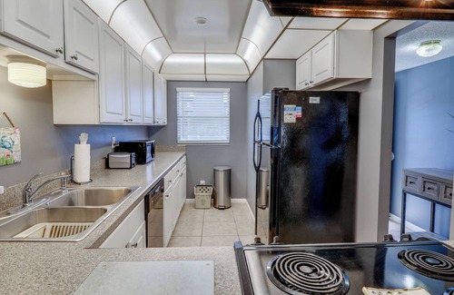 Ocean Village Square Condo | Beachfront Condo w/Ocean and Pool Views