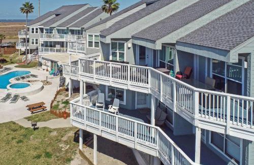 Port Aransas Apartment | Beachfront Condo in Port Aransas Pets Stay Free