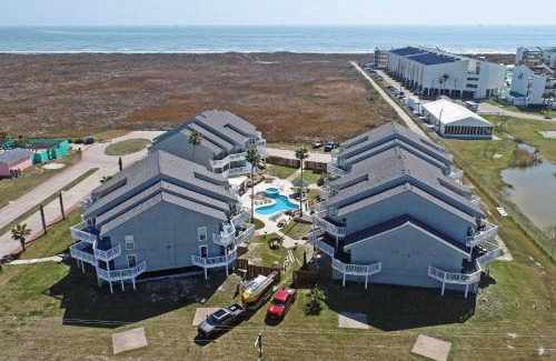 Port Aransas Apartment | Beachfront Condo in Port Aransas Pets Stay Free