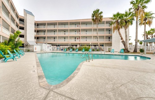 North Beach Apartment | Beachfront Corpus Christi Condo with Pool Access!