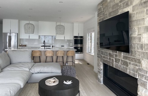 Tiny House | Beachfront cottage getaway on beautiful Georgian Bay