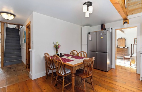 Bayswater Cottage | Beachfront cottage in Bayswater Beach, charming with a spectacular view