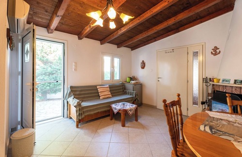 Malakonta House | Beachfront Cottage with Spectacular Evian Gulf Views – 3 Minutes from Eretria