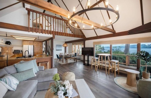 Retsil House | Beachfront House Getaway with Amazing Views&Access