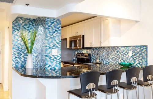 South Beach Apartment | Beachfront in Lincoln Road. Prestigious Condominium. South Beach. Miami Beach.