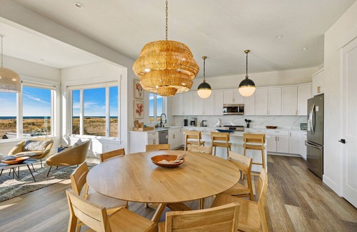 Cohassett Beach House | BEACHFRONT Luxe Hot Tub Game Room Sleeps 14 + Pet Friendly EV Charger