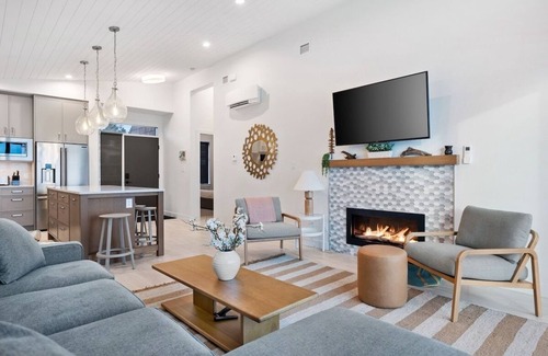 Black Creek House | Beachfront Luxury Suite #19 at THE BEACH HOUSE