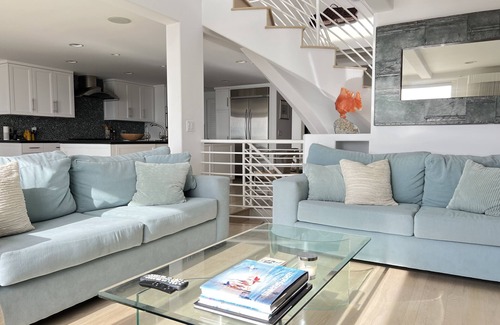 Hollywood Beach House | Beachfront Luxury Getaway on the sands of pristine Hollywood Beach - Sleeps 10!