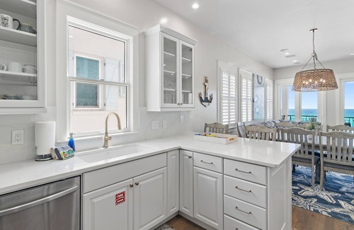 Delos House | Beachfront Luxury | Remodeled | Pools | Beach Gear | 3 Patios | Beach Service