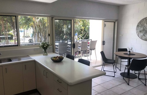 North Ward Apartment | BEACHFRONT on The STRAND