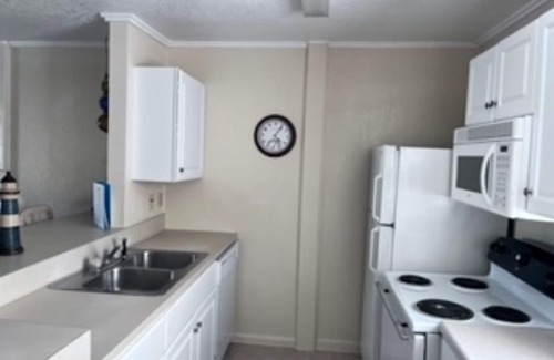 Freeport Condo | Beachfront One Bedroom Condo w/Seaside Pool. Pet Friendly! 2 or 7 night stay.