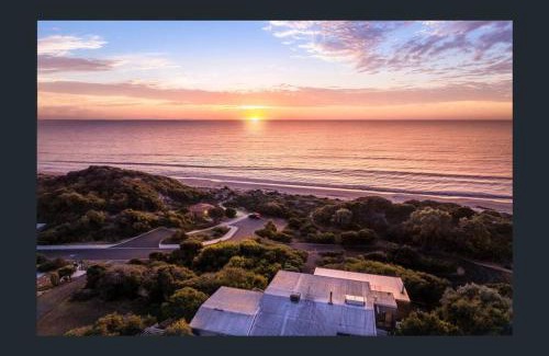 Peppermint Grove Beach House | Beachfront Penthouse by Peppy Beach Retreats®