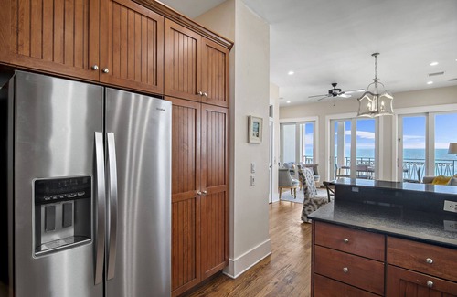 Delos House | Beachfront*Private-Heated Pool*Beach Gear*11 Beds*Fully Stocked*Shared Pool