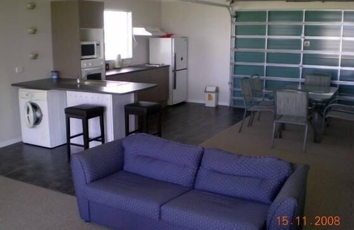 Pukehina Apartment | Beachfront Pukehina Apartment