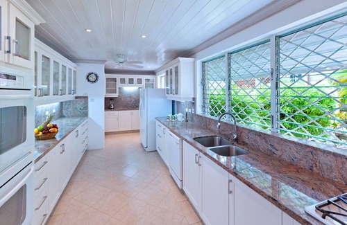 Mullins Villa | Beachfront Tropical Retreat - Belair