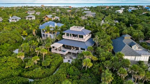 Safety Harbor Club House | Beachfront,V Private, 360 Views, Sunsets, Hottub