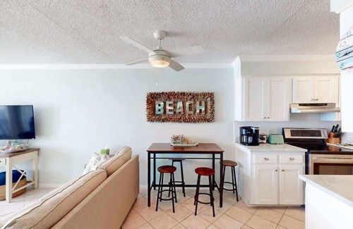 Gulf Shores Condo | Beachfront Views|2 bedroom|Gulf Shores|Sleeps 6!