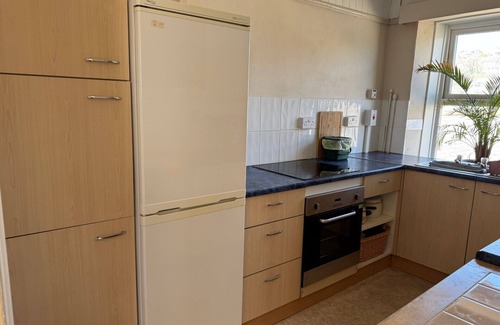Pendine Apartment | Beachside Apartment with Stunning Sea Views (only a few steps from the beach!)