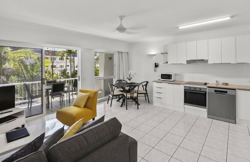 Clifton Beach Apartment | Beachside Apartment With Pool And Garden View!
