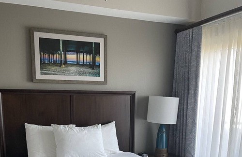 Galveston Resort | Beachside Beautiful Resort condo sleeps 8