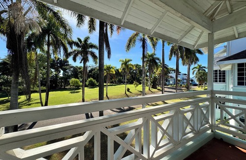 Orange Bay Apartment | Beachside Bliss: 1-Bedroom Apartment, Steps away from the Beach, Pool, A/C, Wifi