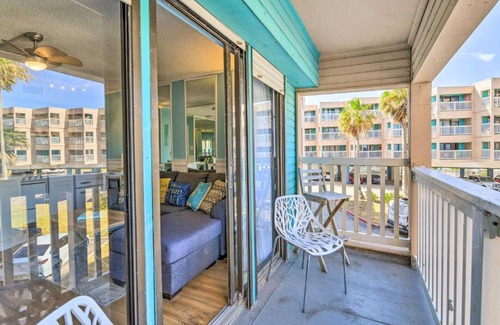 North Beach Apartment | Beachside Corpus Christi Condo with Amenities!