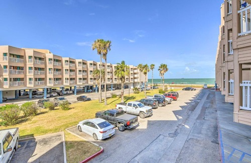 North Beach Apartment | Beachside Corpus Christi Condo with Amenities!