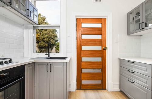 Glenelg South House | Beachside Cottage Glenelg Sth | Pets Welcome