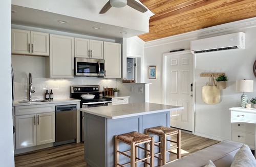 Treasure Cay Villa | Beachside Escape with Exceptional Views of the Ocean~ Steps To The Beach
