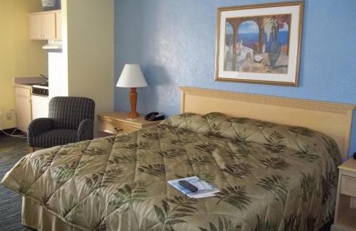 Daytona Beach Shores Hotel | Beachside Hotel - POOL IS OPEN!