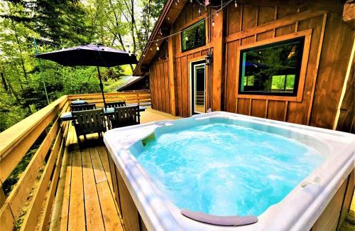 Traverse City Ski Chalet | Beachside-HotTub-Fireplace-Authentically Northern
