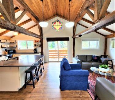 Traverse City Ski Chalet | Beachside-HotTub-Fireplace-Authentically Northern