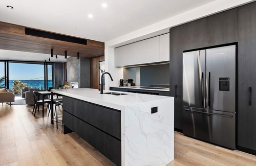 Chelsea House | Beachside Lane | Luxury On the Beach with Views