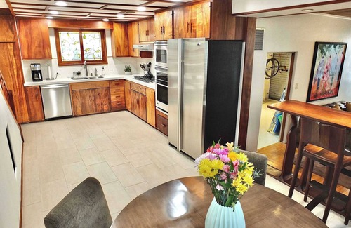 Peninsula House | Beachside Sanctuary – Lovely 3 BDR Steps to Ocean!