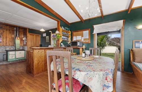 Mangawhai Heads House | Beachy Bach - Mangawhai Heads Holiday Home
