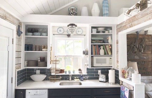 Old Town Cottage | Beachy-Chic In Old Town At The Sea Biscuit Cottage, Pets Welcome