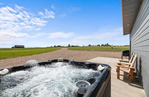 Sturgis House | Bear Butte Luxury Retreat Hot Tub Stunning Views