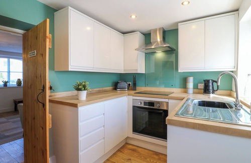 Cromford Cottage | BEAR COTTAGE, pet friendly, with a garden in Cromford