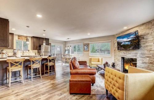 North Upper Truckee House | Bear Cub Cabin - Pets - Hot tub - Arcade Game