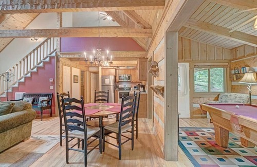Seven Devils Cabin | Bear Den- Mountain Log Cabin, Wood Fireplace, Pool Table, Gas Grill, Hiking Trails, Skiing, Zipli.